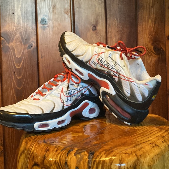 air max plus script swoosh